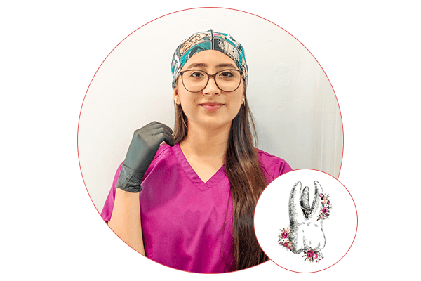 Dra. Aimé Palacios con uniforme clínico